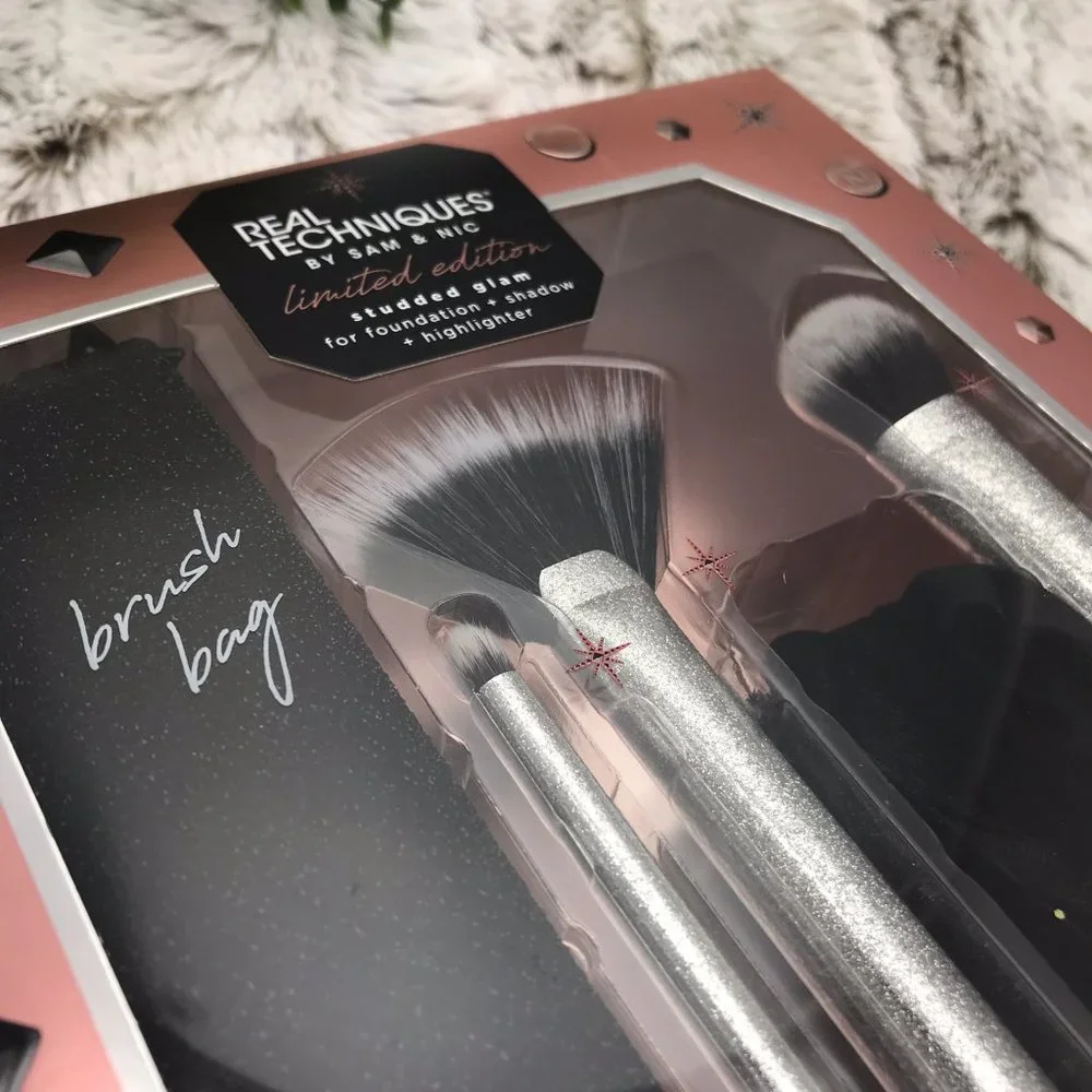 [Real Techniques] by Sam & Nic Limited Edition Studded Glam Foundation Brushes